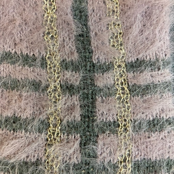 Soft Light Purple Sweater~Gold Front Metal Zipper~Front Pocket~Size Medium - Picture 3 of 7